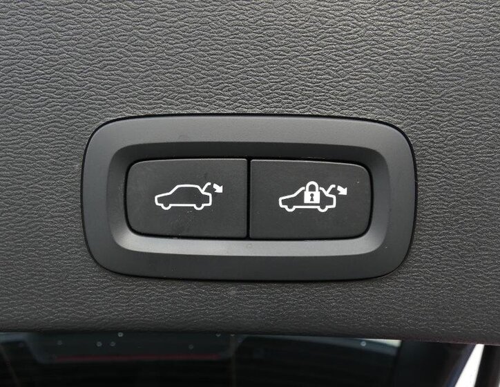 Volvo XC40 SUV / Terénní 2,0 l 120 kw