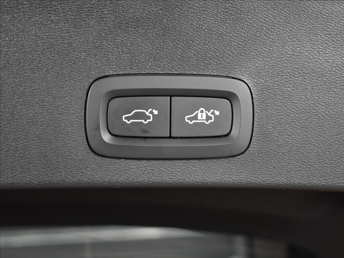 Volvo XC40 SUV 2,0 l 120 kw