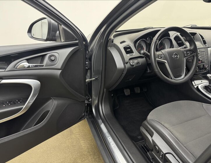 Opel Insignia Sedan / Limuzína 2,0 l 118 kw