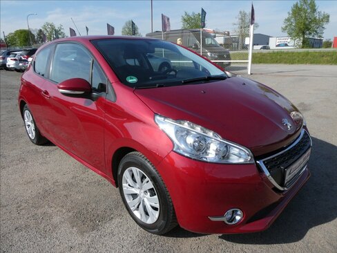 Peugeot 208 Hatchback 1,2 l 60 kw