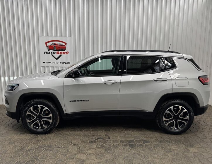 Jeep Compass SUV / Terénní 1,3 l 140 kw