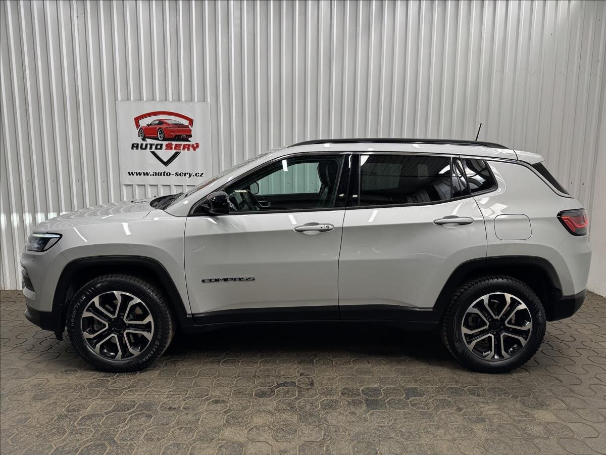 Jeep Compass SUV / Terénní 1,3 l 140 kw