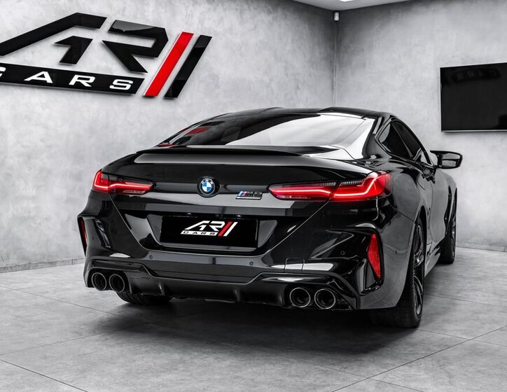 BMW M8 Kupé 4,4 l 460 kw