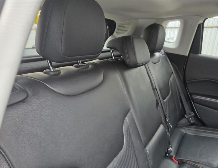 Jeep Compass 35