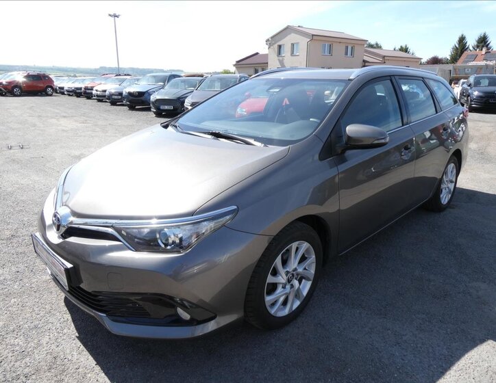 Toyota Auris Kombi 1,3 l 73 kw