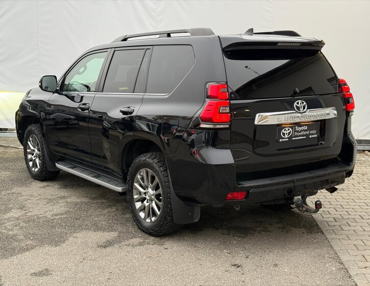 Toyota Land Cruiser 4