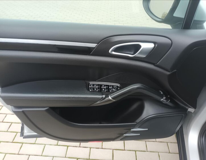 Porsche Cayenne Kombi 3,0 l 180 kw