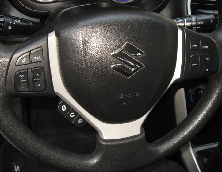 Suzuki S-Cross Hatchback 998,0 82 kw