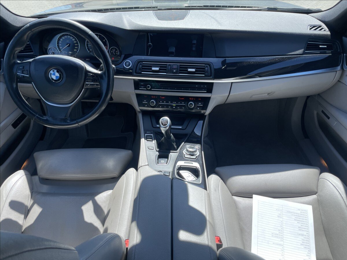 BMW Řada 5 Kombi 3,0 l 180 kw