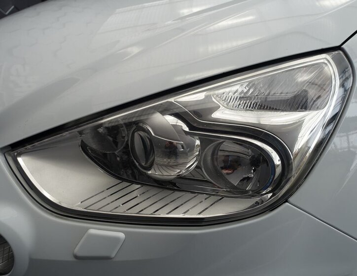 Ford S-MAX MPV 2,0 l 103 kw