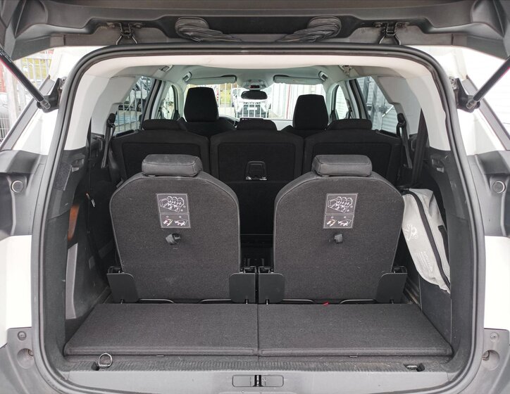 Peugeot 5008 8