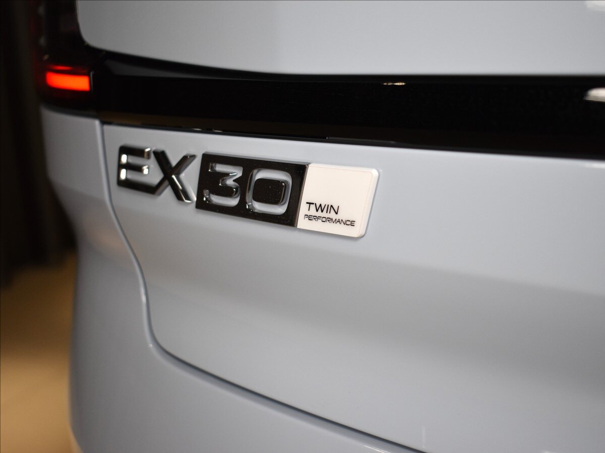 Volvo EX30 SUV / Terénní 0,0 315 kw