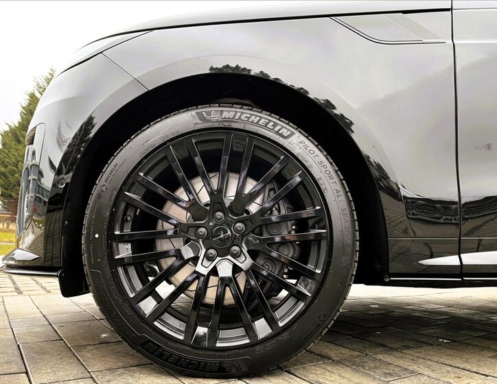 Land Rover Range Rover Sport SUV 4,4 l 467 kw
