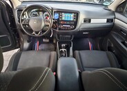 Mitsubishi Outlander 25
