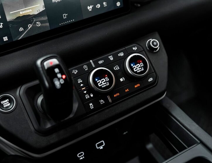 Land Rover Defender SUV / Terénní 3,0 l 294 kw