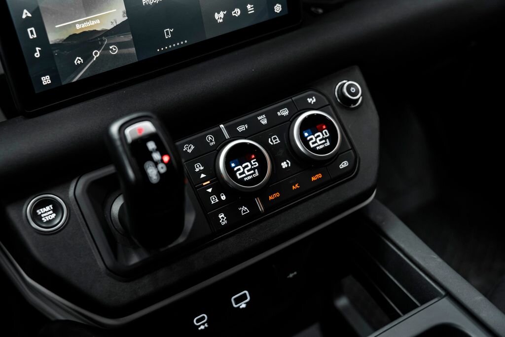 Land Rover Defender SUV / Terénní 3,0 l 294 kw