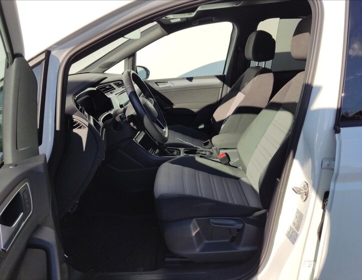 Volkswagen Touran MPV 1,5 l 110 kw