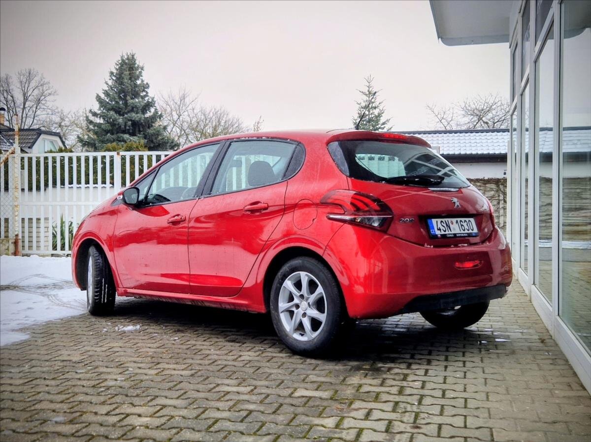 Peugeot 208 Hatchback 1,2 l 61 kw