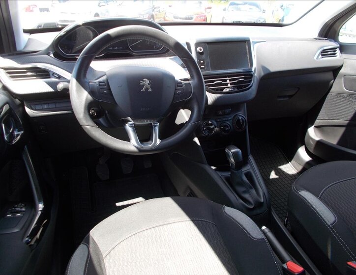 Peugeot 208 Hatchback 1,2 l 60 kw