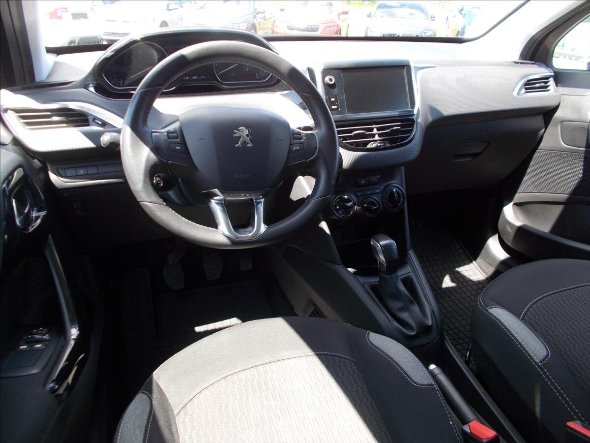 Peugeot 208 Hatchback 1,2 l 60 kw