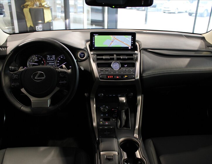 Lexus NX 300h SUV 2,5 l 145 kw