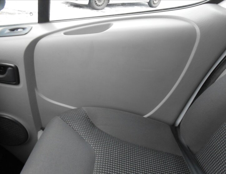 Opel Vivaro Kombi 2,0 l 84 kw