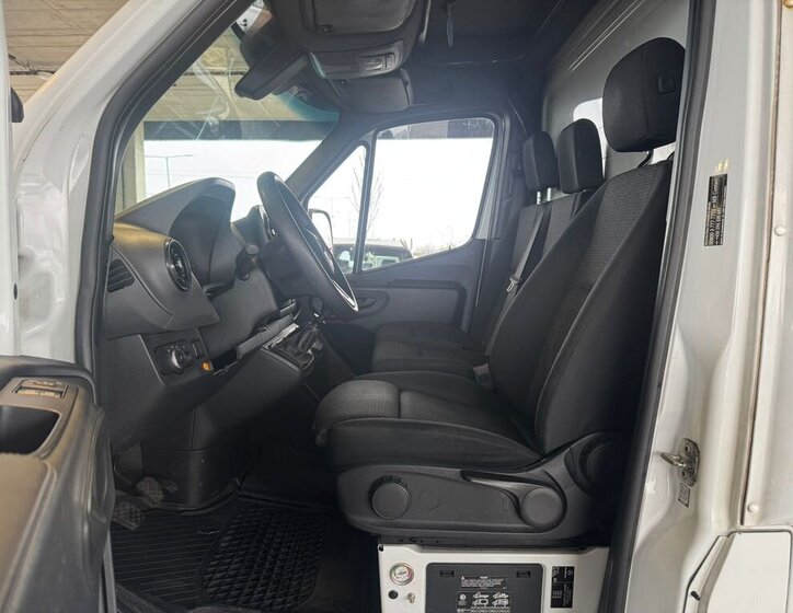 Mercedes-Benz Sprinter 10