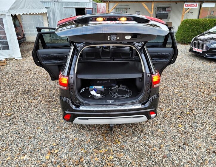 Mitsubishi Outlander SUV 2,4 l 165 kw