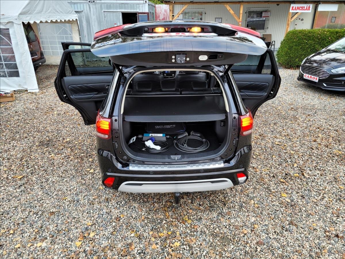 Mitsubishi Outlander SUV 2,4 l 165 kw