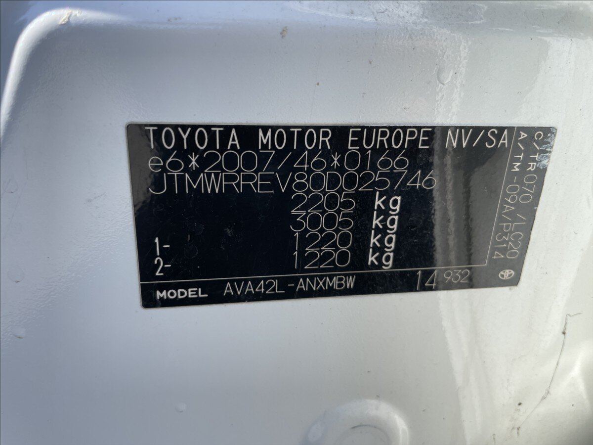 Toyota RAV4 SUV / Terénní 2,5 l 145 kw