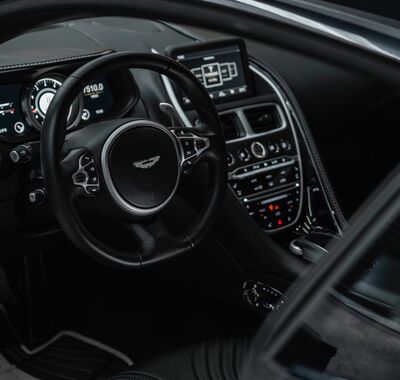 Aston Martin DB11 24