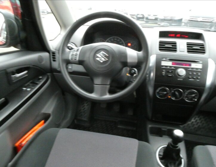 Suzuki SX4 23