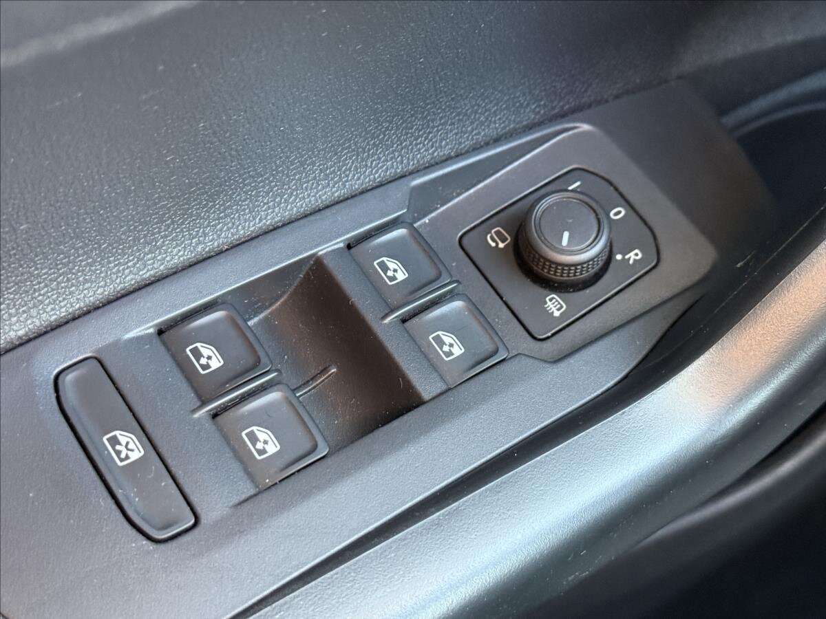 Volkswagen Polo Hatchback 999,0 70 kw