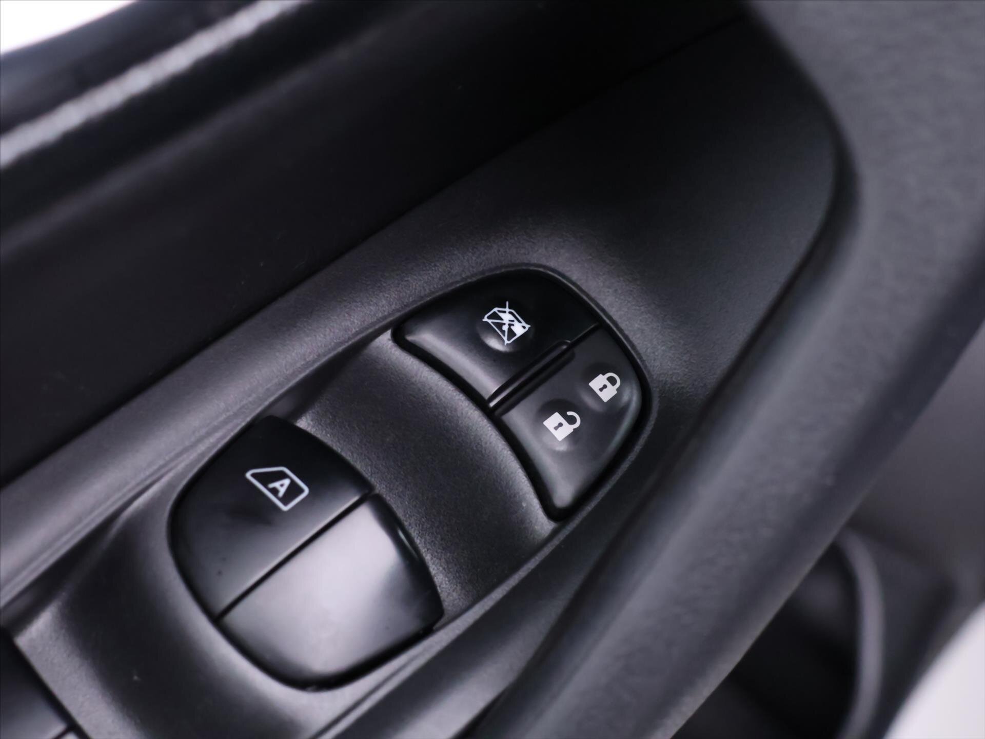 Nissan X-Trail SUV / Terénní 1,6 l 96 kw