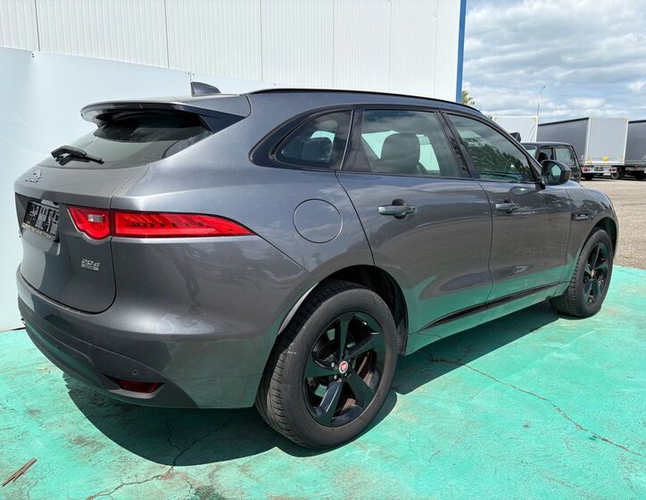 Jaguar F-Pace 2