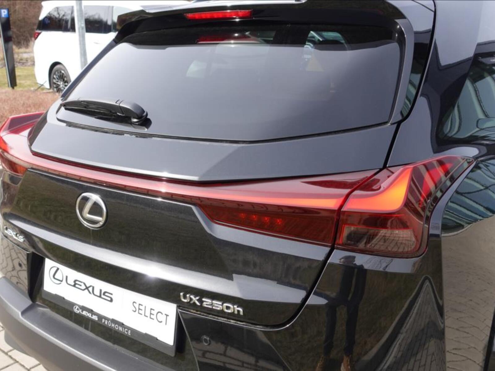 Lexus UX 250h 42