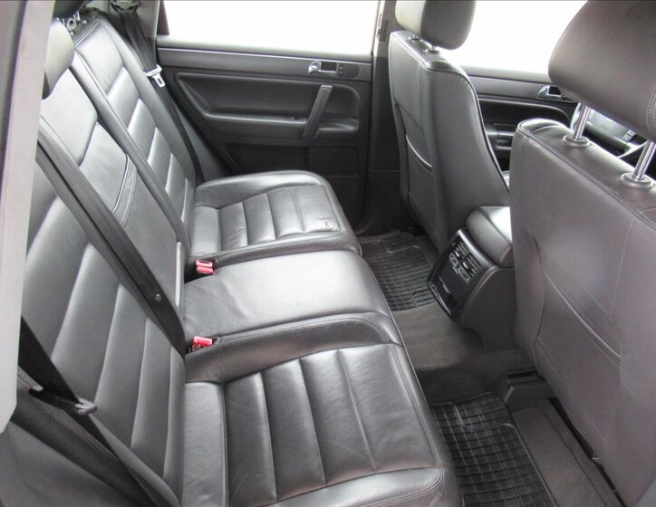 Volkswagen Touareg Kombi 2,5 l 165 kw