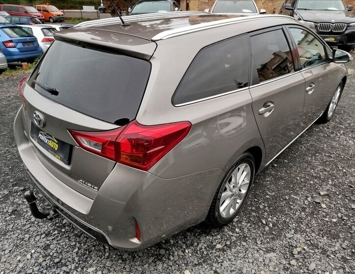 Toyota Auris Kombi 2,0 l 91 kw