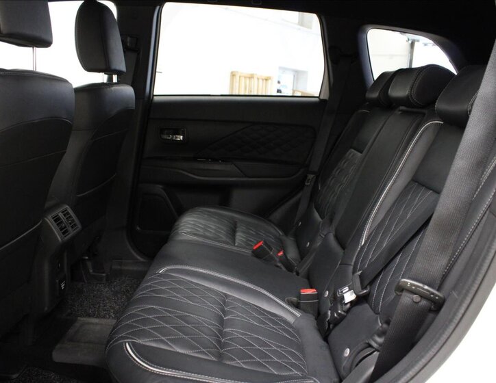 Mitsubishi Outlander SUV / Terénní 2,4 l 99 kw