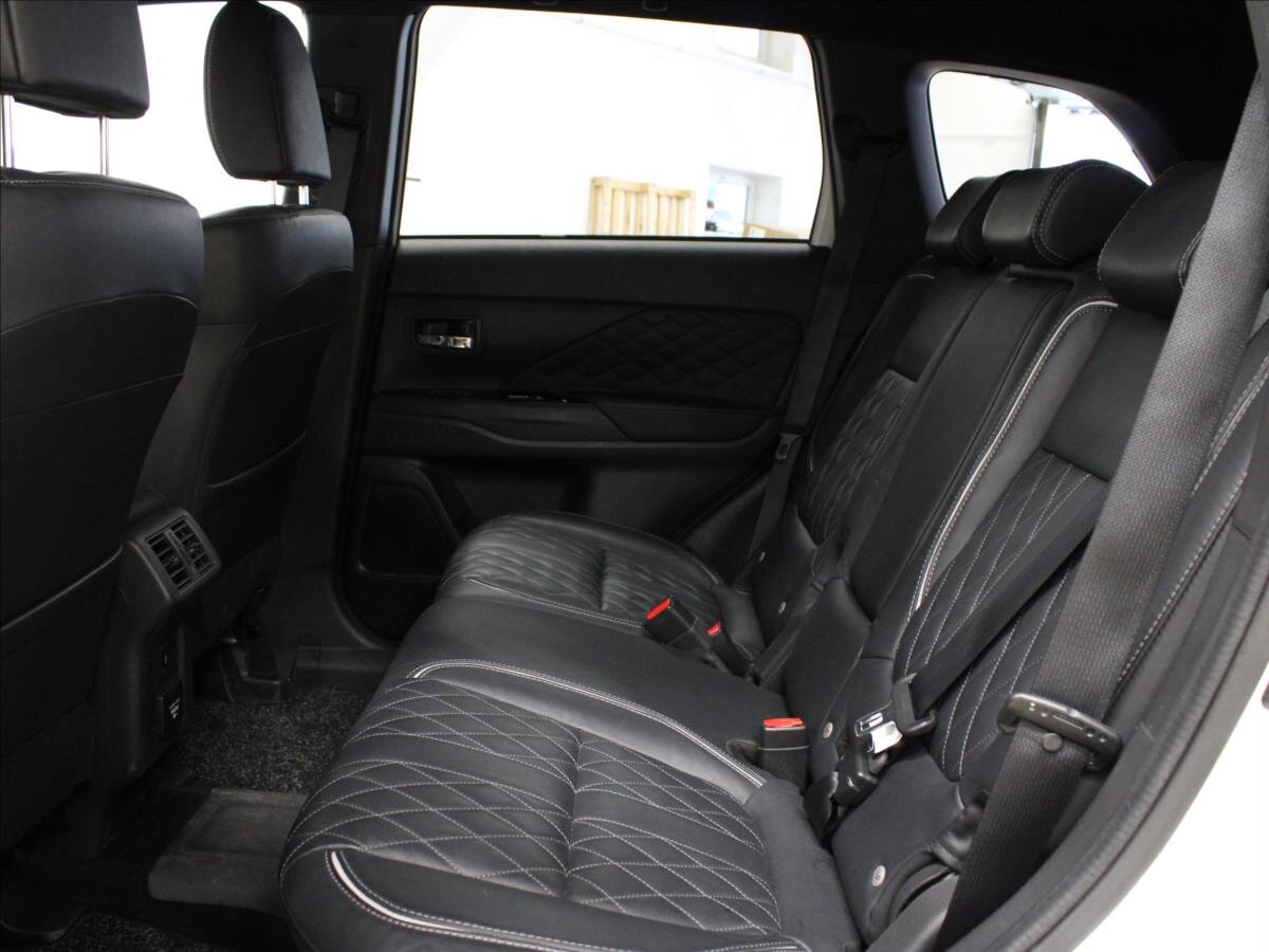 Mitsubishi Outlander SUV / Terénní 2,4 l 99 kw