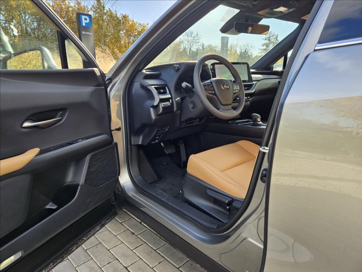 Lexus UX 300h Hatchback 2,0 l 146 kw