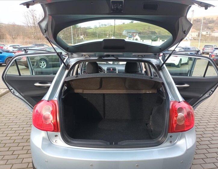 Toyota Auris Hatchback 1,4 l 66 kw