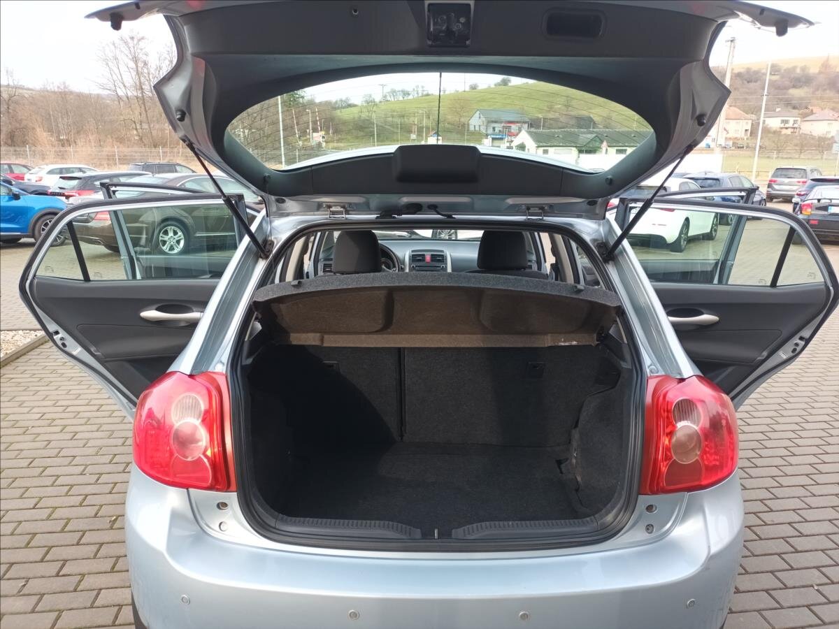 Toyota Auris Hatchback 1,4 l 66 kw