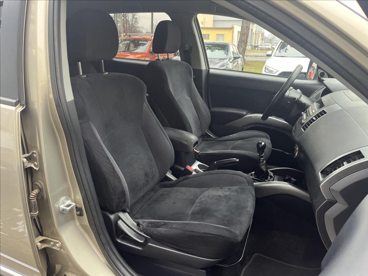 Mitsubishi Outlander SUV / Terénní 2,0 l 103 kw