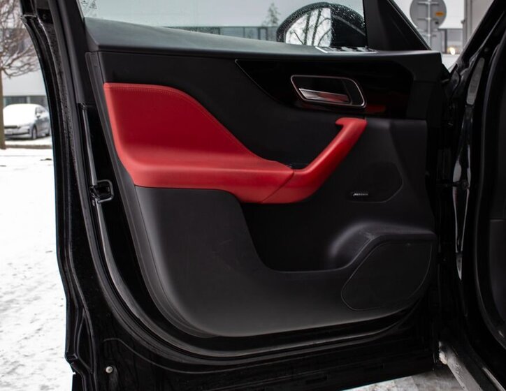 Jaguar F-Pace SUV 3,0 l 221 kw