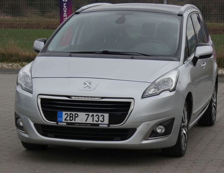Peugeot 5008 1