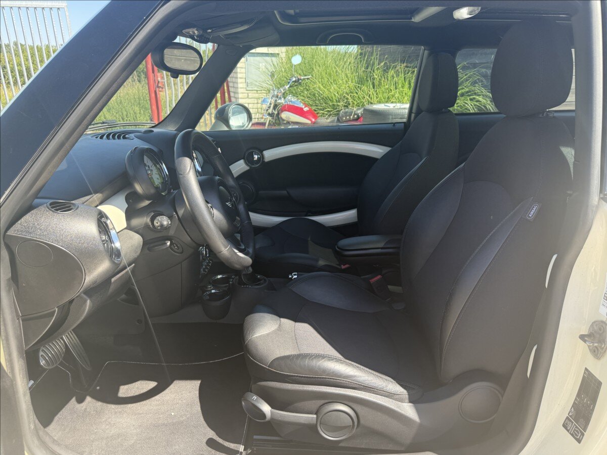 Mini Cooper Hatchback 1,6 l 90 kw