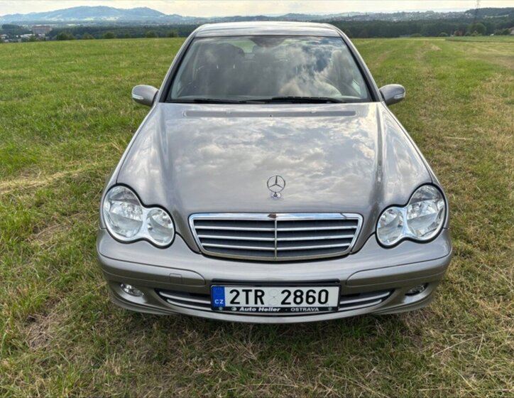 Mercedes-Benz Třídy C Sedan / Limuzína 1,8 l 105 kw