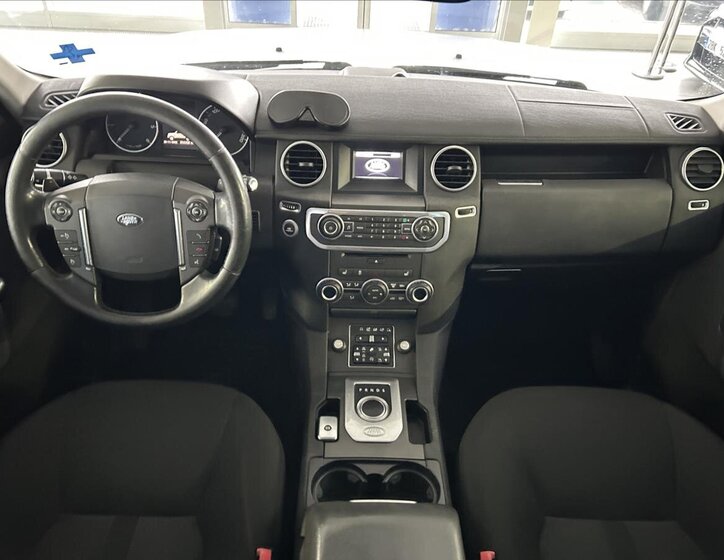 Land Rover Discovery 9