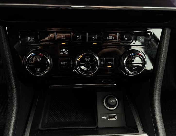 Škoda Superb Sedan / Limuzína 2,0 l 140 kw